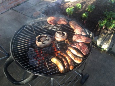 トレジョーのお肉で裏庭BBQ