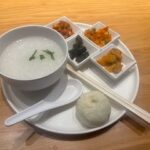 出張の朝は粥スタート